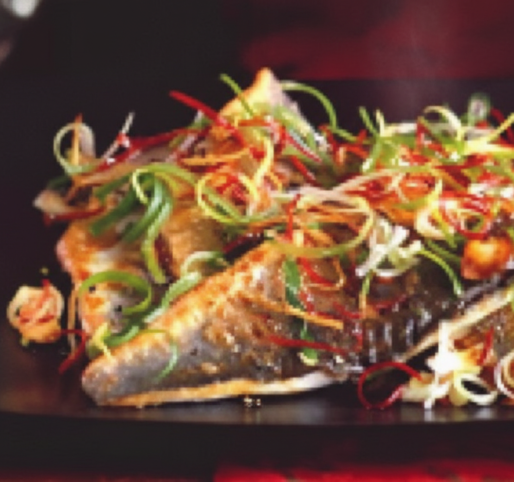 ماهی با رشتههای رنگی