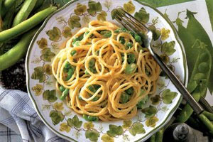 نودل با سبزیجات و گوشت