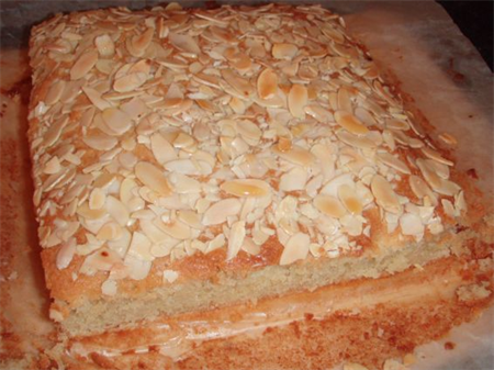 کیک عسل وبادام