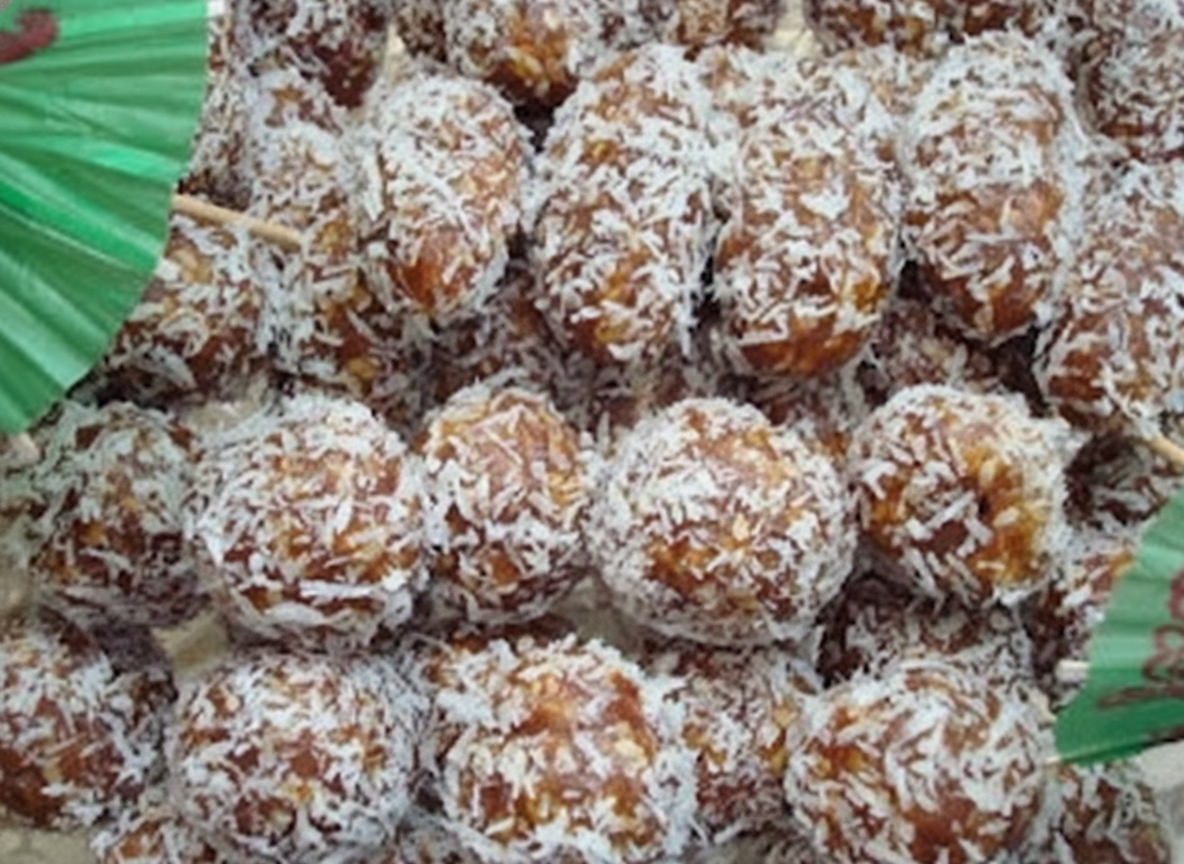 مدگوگه یا شیرینی خرمایی