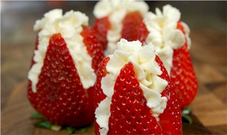 توتفرنگی و خامه