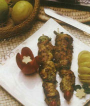 خوراک مرغ چوبی