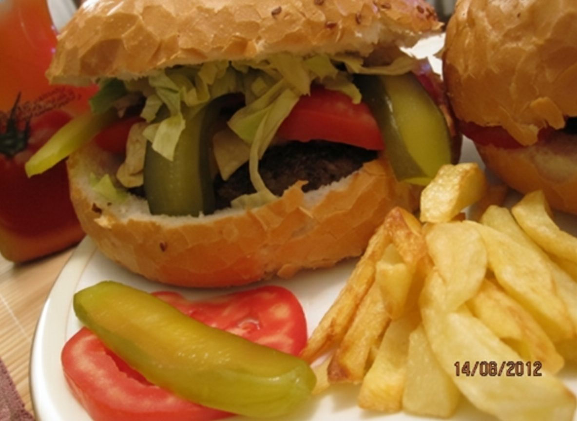 همبرگر با قارچ و پنیر