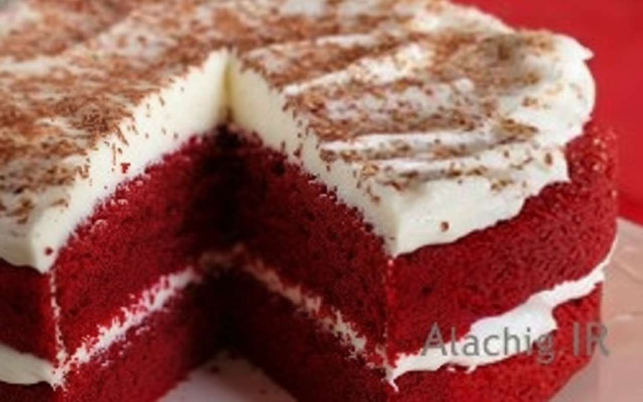 کیک مخملی باپنیر خامه ای